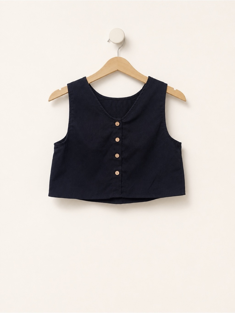 Button-Front Cropped Tank Top - Picture 7 of 7